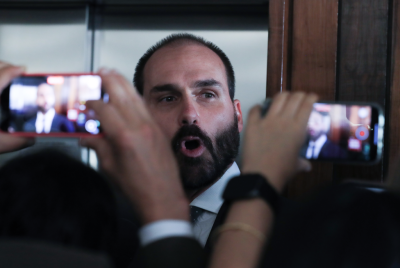 Pesquisa Quaest: maioria dos brasileiros vê Eduardo Bolsonaro atuando em benefício próprio nos EUA