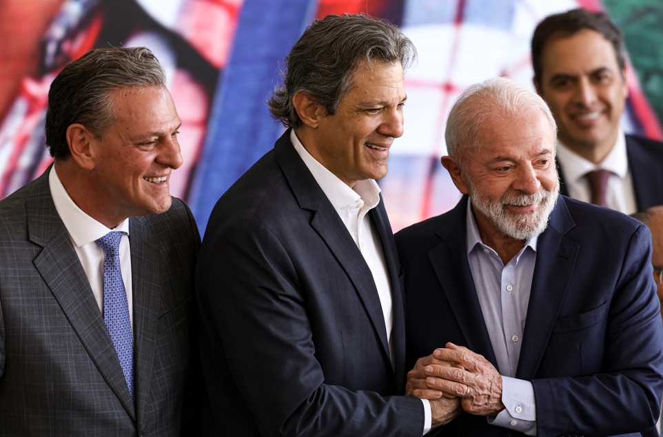 Desde maio, quando 61% avaliavam negativamente os rumos do país, os números vêm mostrando discreto recuo da percepção crítica.