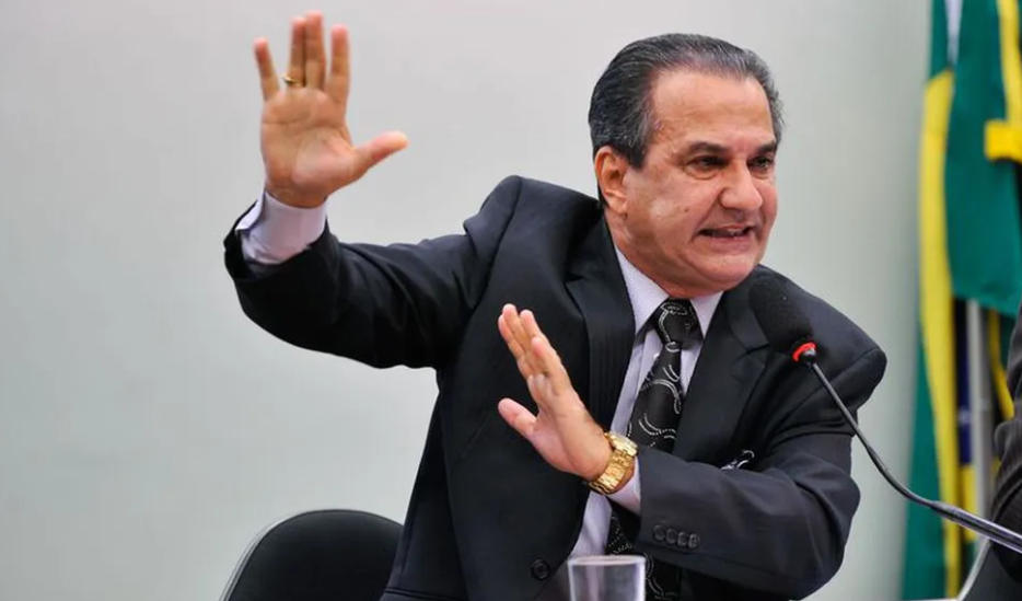 O pastor que se dizia porta-voz de Deus acabou flagrado como conselheiro de Bolsonaro e refém da própria vaidade.