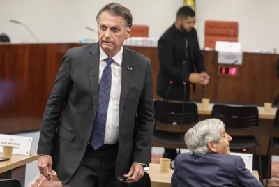 Documentos e mensagens revelam planos de asilo na Hungria, Argentina e até nos EUA, reacendendo suspeitas sobre a real intenção do ex-presidente.
