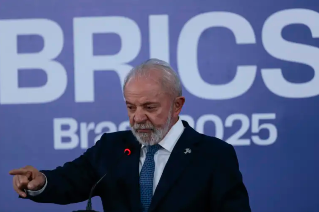 Richard Wolff aponta que o BRICS já responde por 35% da produção mundial, superando o G7 e redefinindo o eixo da economia global.