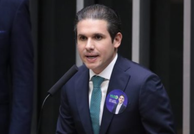 A crise não nasceu apenas da oposição, mas de erros internos e da falta de diálogo no comando da Câmara.