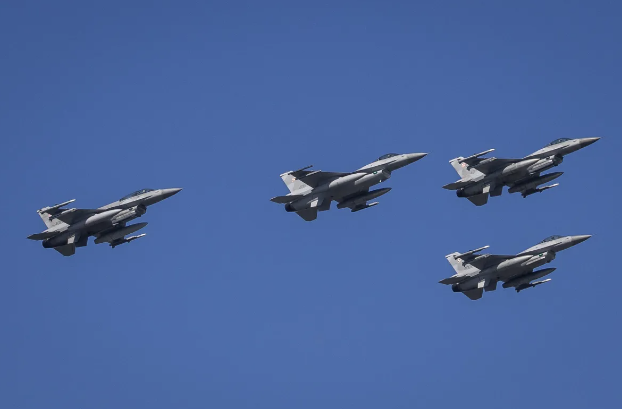 Investimento estratégico mira conter a Rússia e reposicionar a Polônia como pilar militar do leste europeu.