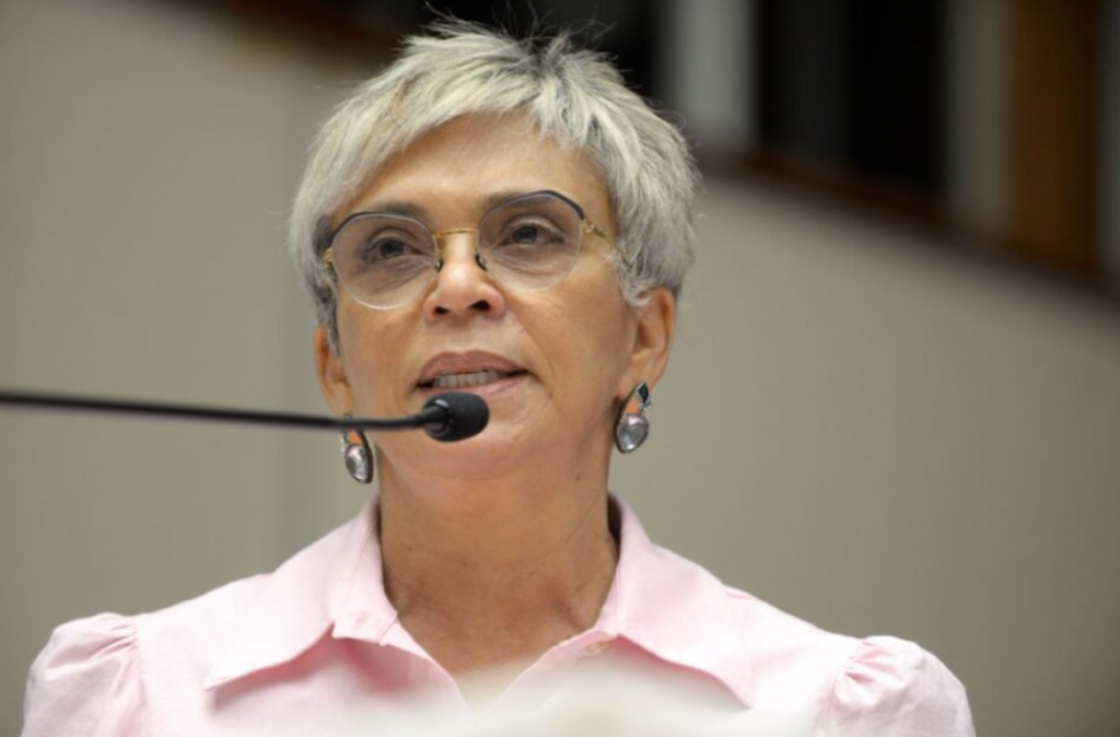 A pesquisa revela embates equilibrados e líderes frágeis, em um cenário que mantém o eleitor em dúvida e os partidos em alerta.