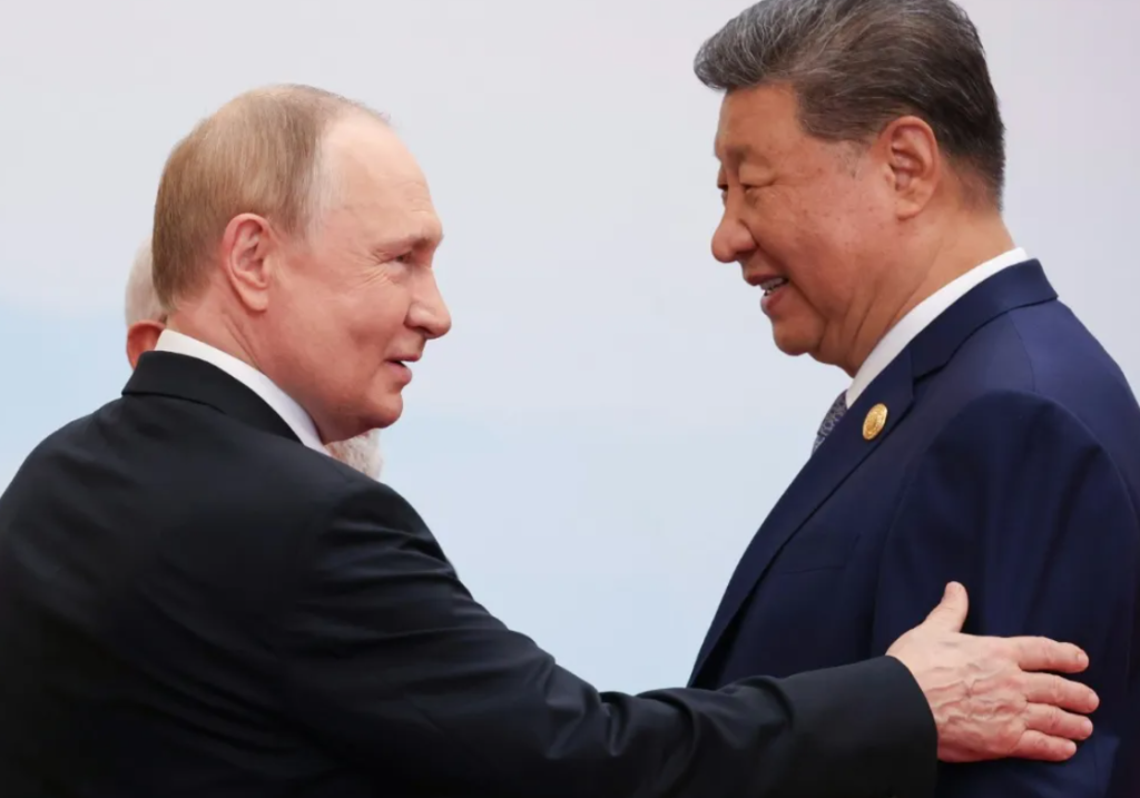 A ascensão do renminbi expõe a fragilidade do dólar como única moeda global, redesenhando a arquitetura financeira mundial.