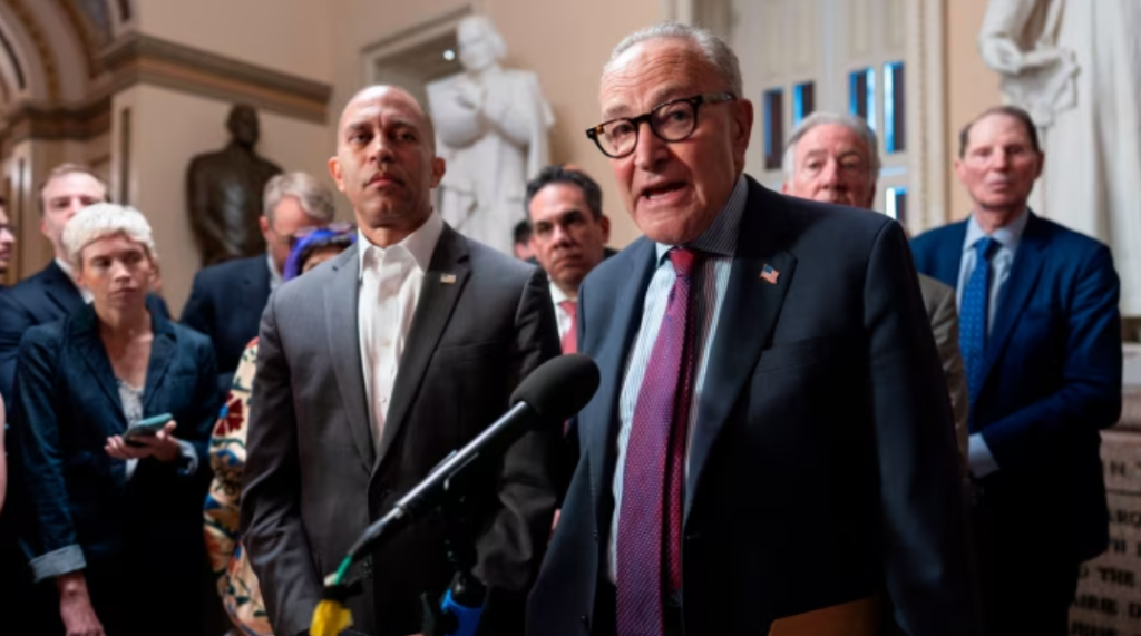 Entre slogans e discursos inflamados, os democratas flertam com a paralisação do governo como se fosse ato de pureza moral.