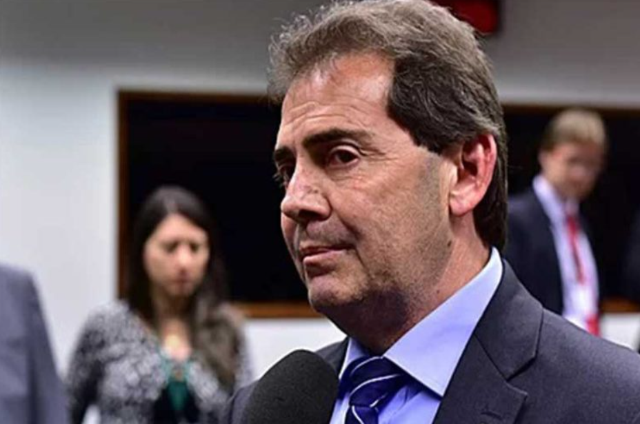 A proposta de Crivella perde força, enquanto o relator costura apoio em busca de um consenso viável no Congresso.