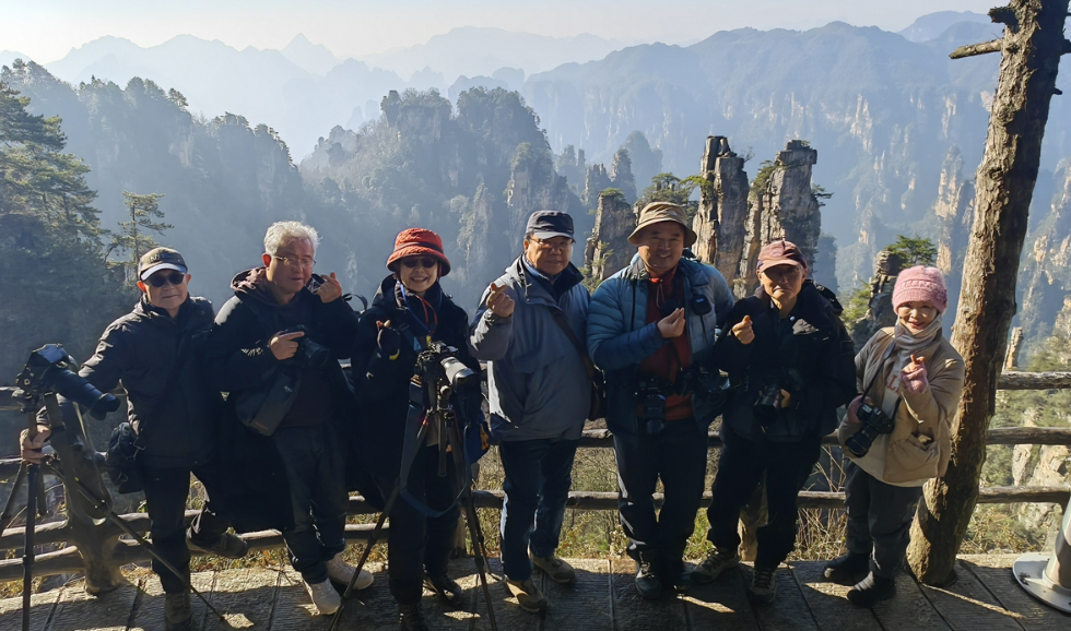 Ao abrir fronteiras, Seul responde a Pequim e reconhece o peso da China, que transforma viagens em pontes de influência cultural e política.