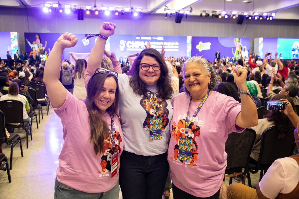 Depois de uma década, a conferência volta a reunir milhares de mulheres que exigem mais direitos, representação e políticas públicas efetivas.
