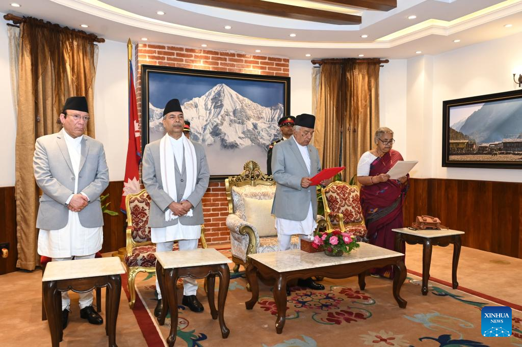 A ex-presidente do Supremo Tribunal, Sushila Karki, assume o cargo para chefiar o governo interino do Nepal