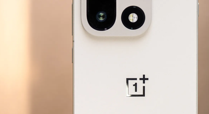 O lançamento do novo celular da OnePlus com bateria de dois dias de duração foi adiado devido à paralisação do governo dos EUA.
