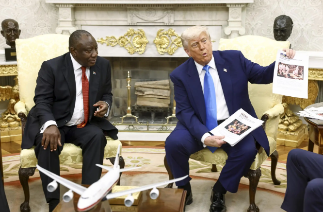 O episódio ocorre após os EUA boicotarem a cúpula de Joanesburgo, gesto que aprofundou um desgaste crescente marcado por disputas sobre clima, desenvolvimento e narrativa política.