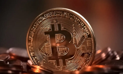 Gigantes como a Strategy viram seu valor de mercado despencar, enquanto estudos e analistas alertam para um ciclo vicioso que pode provocar liquidações cada vez mais profundas.