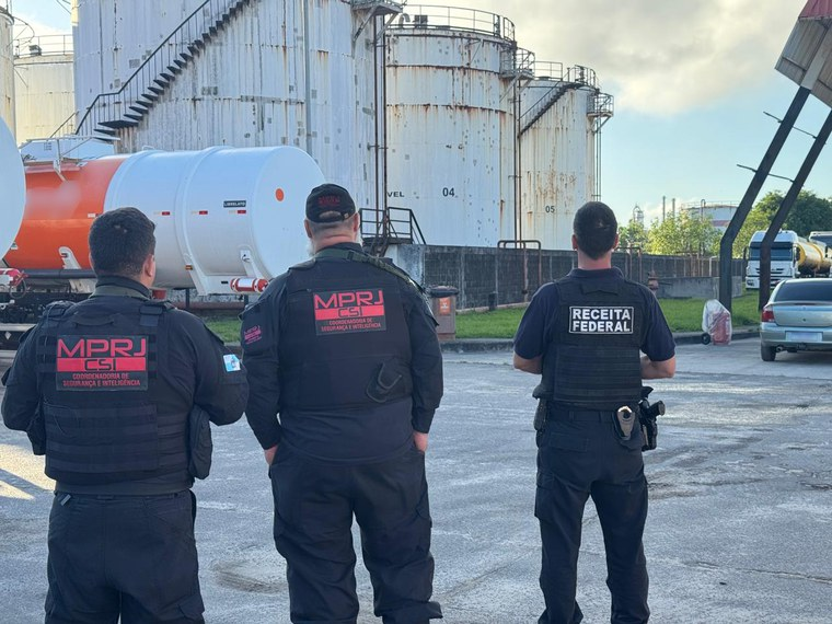 O esquema alcançava toda a cadeia de combustíveis, da importação à bomba, envolvendo laranjas, adulteração e brechas regulatórias que ampliavam a concorrência desleal.