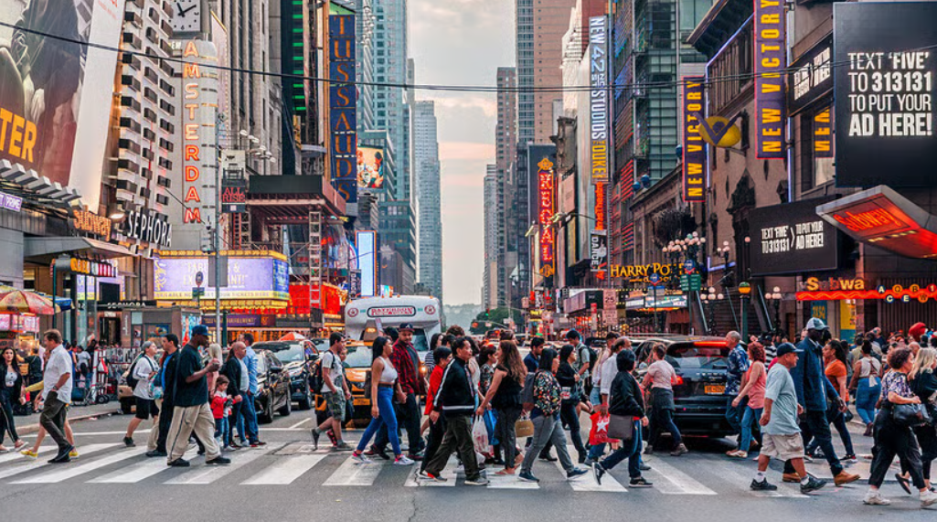 Apesar da guerra comercial e dos investimentos em IA, a economia mundial segue crescendo com resiliência inesperada.