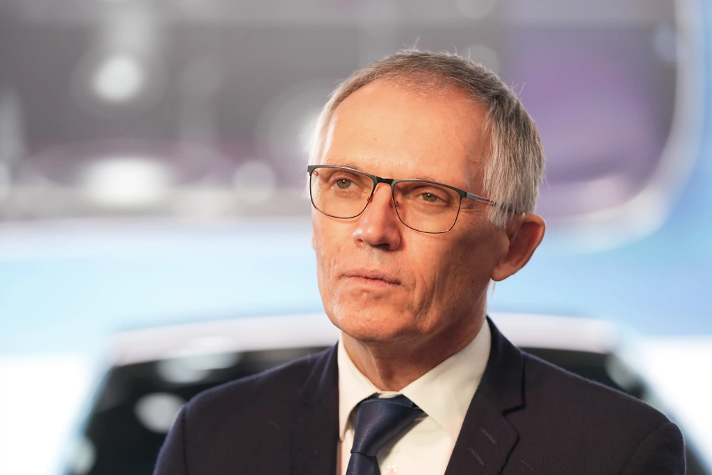 O avanço chinês nas fábricas europeias já não é ameaça distante: é o novo motor que redefine poder, empregos e soberania no setor automotivo.