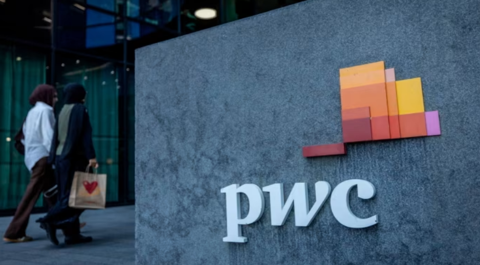 Depois de anos de expansão acelerada, a PwC freia contratações e aposta na automação como resposta ao novo cenário corporativo.