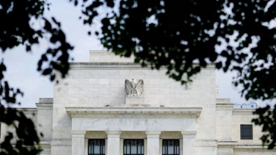 A lembrança de 2019 e os sinais de fragilidade bancária reforçam o temor de que o aperto vá longe demais e ameace a estabilidade.