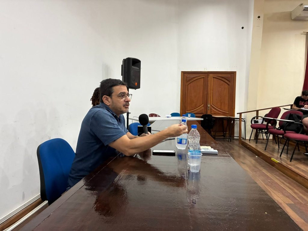 Inspirado na experiência chinesa, ele defende planejamento, tecnologia e produção como pilares da soberania e da paz social.