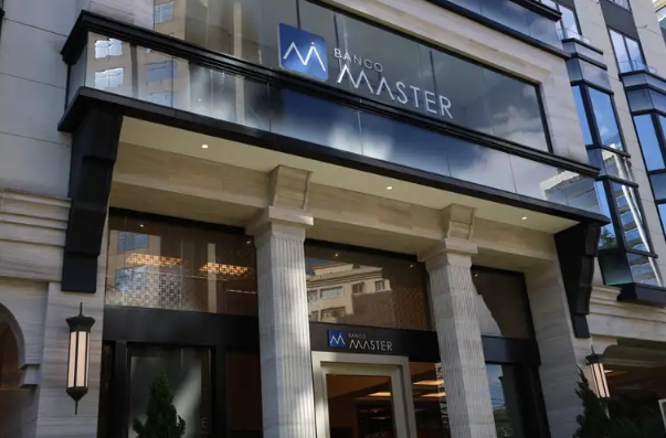 A necessidade estimada de R$42 bilhões do FGC para ressarcir clientes revela a dimensão do problema e o peso do oligopólio bancário no cotidiano econômico do país.