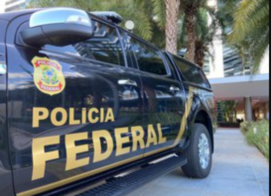 A Operação Tredo desmonta um esquema de repasse de dados sigilosos a líderes do Comando Vermelho, envolvendo policiais treinados para atuar em áreas críticas.