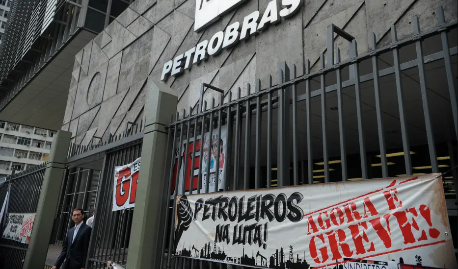 Trabalhadores da Petrobrás iniciam greve por tempo indeterminado