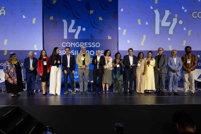 O governo também lançou um guia técnico para tornar unidades de saúde mais resilientes, com padrões de segurança, autonomia energética e soluções estruturais adaptadas a eventos intensos.