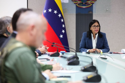 A nomeação de Delcy Rodríguez pelo Tribunal Supremo de Justiça surge como resposta institucional diante do risco de colapso político imposto por uma intervenção externa.