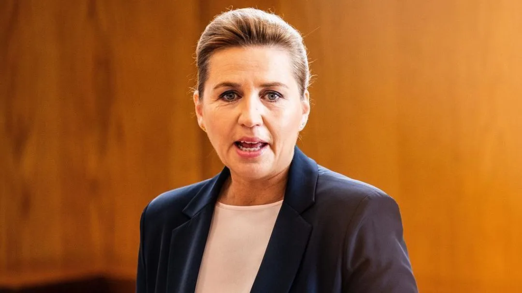 Primeira-ministra dinamarquesa acusa Washington de desrespeitar a soberania e alerta para riscos ao Direito Internacional no Ártico.