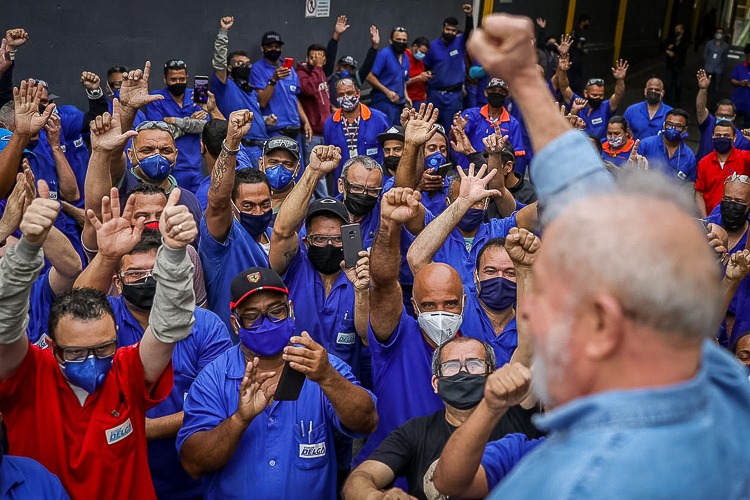 Brasil fecha 2025 com emprego, saúde e habitação como pilares da dignidade social