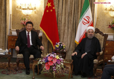 Possível compra de mísseis chineses pelo Irã preocupa potências e pode alterar o equilíbrio militar no Golfo Pérsico em meio à presença naval dos EUA.