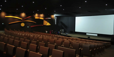 Mais da metade dos lançamentos não chegou a mil espectadores, evidenciando falhas na distribuição e ausência de políticas eficazes para levar filmes ao público.