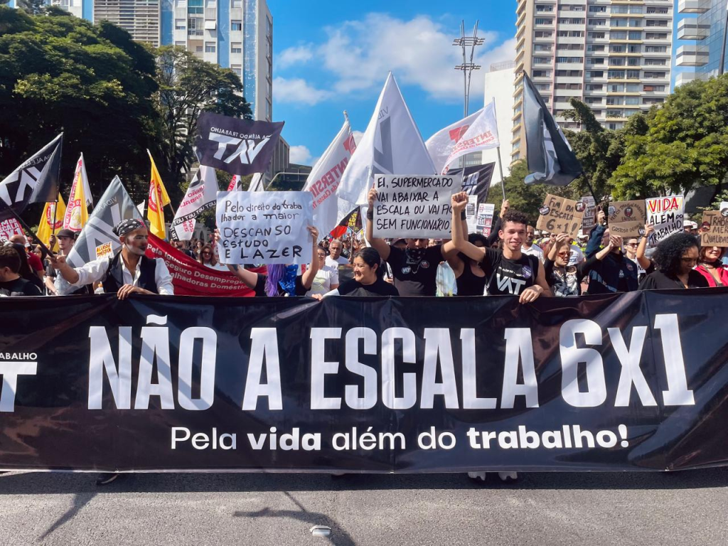 A Fundação Maurício Grabois divulgou uma nota técnica defendendo o fim da escala 6×1 e a redução da jornada de trabalho no Brasil, argumentando que a medida pode melhorar a qualidade de vida dos trabalhadores e alinhar o país às tendências internacionais.