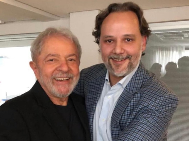 Lula, Marcos Carvalho, Flávio Bolsonaro, estratégia política, marketing digital, política brasileira, bastidores, eleição, moderação, consultoria.