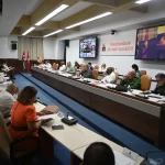 Membros do Comitê Central do Partido Comunista de Cuba em reunião no Pleno Extraordinário. (Foto: ultimasnoticias.com.ve)