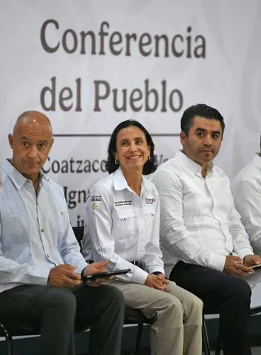Participantes em conferência na cidade de Coatzacoalcos, Veracruz. (Foto: jornada.com.mx)