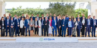 Participantes da Cúpula do G7 posam para foto oficial em evento na Itália, 2024. (Foto: agenciabrasil.ebc.com.br)