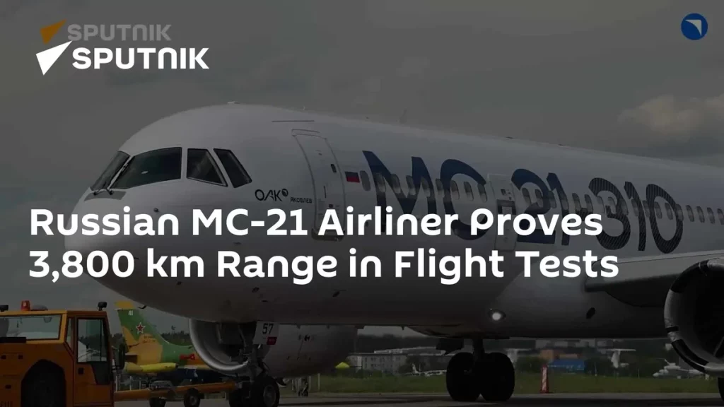 Avião MC-21 russo na pista durante testes de voo. (Foto: sputnikglobe.com)