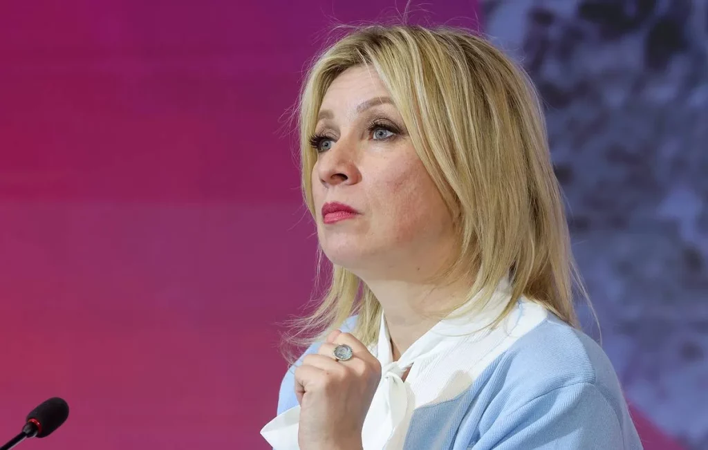 Maria Zakharova, porta-voz do Ministério das Relações Exteriores da Rússia, durante coletiva de imprensa. (Foto: tass.com)