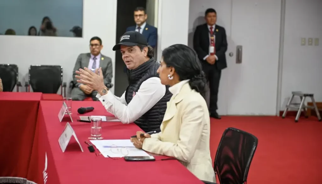 O embaixador estadunidense no Peru participa de reunião oficial com autoridades peruanas. (Foto: telesurtv.net)