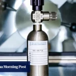 Cilindro contendo SiF4-28, produto derivado do isótopo de silício-28 produzido em massa pela China, crucial para computação q