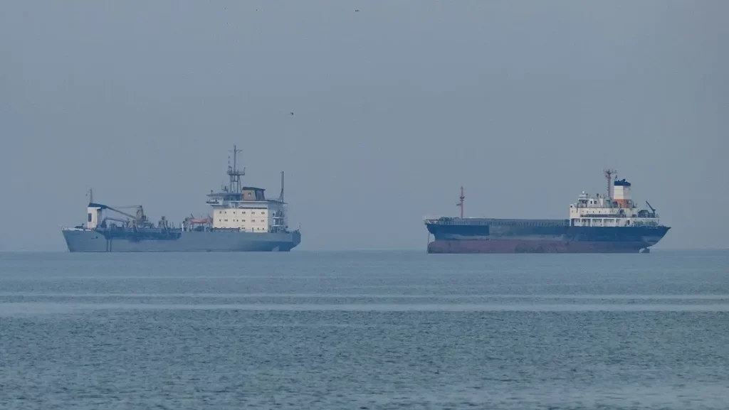 Navios mercantes no Golfo Pérsico, em imagem de arquivo. (Foto: actualidad.rt.com)
