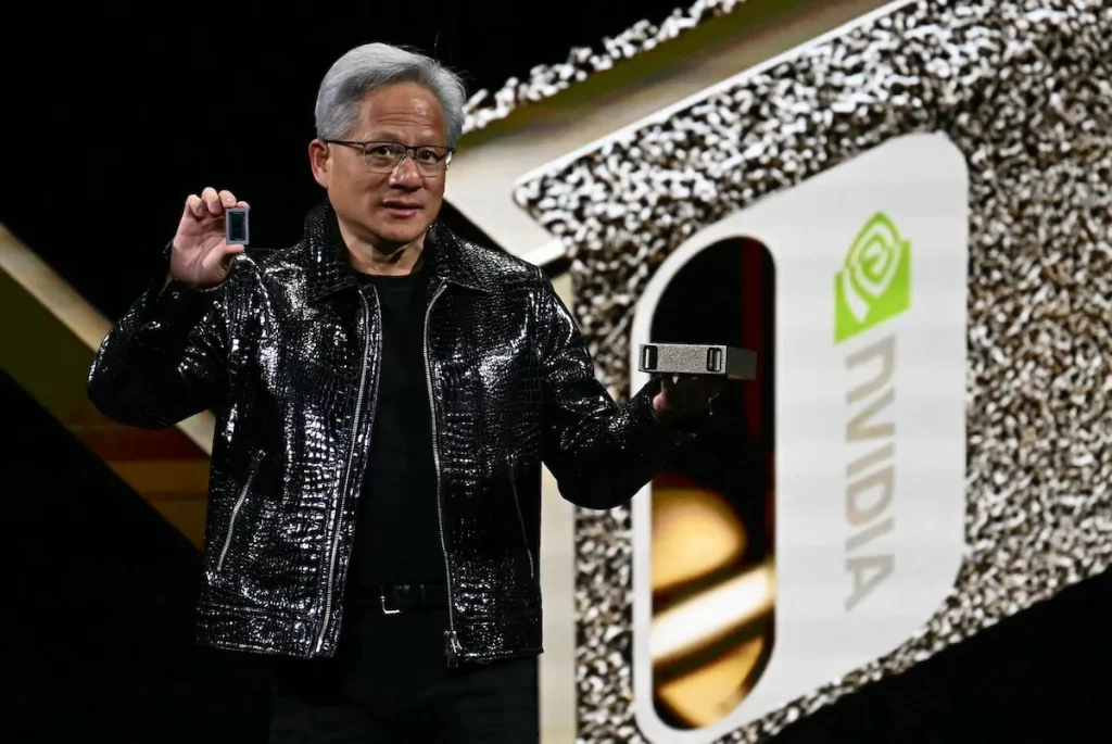 Jensen Huang, CEO da Nvidia, apresenta novos produtos durante um evento da empresa.