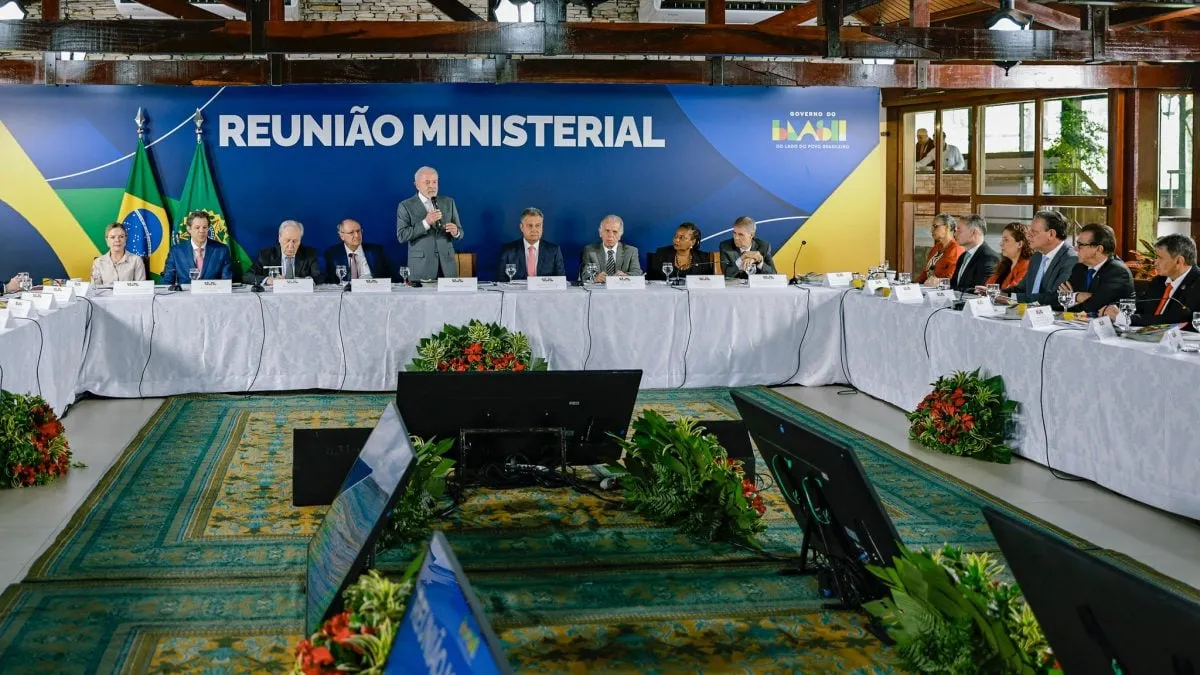 Lula reúne ministros para alinhar resposta às tarifas dos EUA e debater estratégia eleitoral
