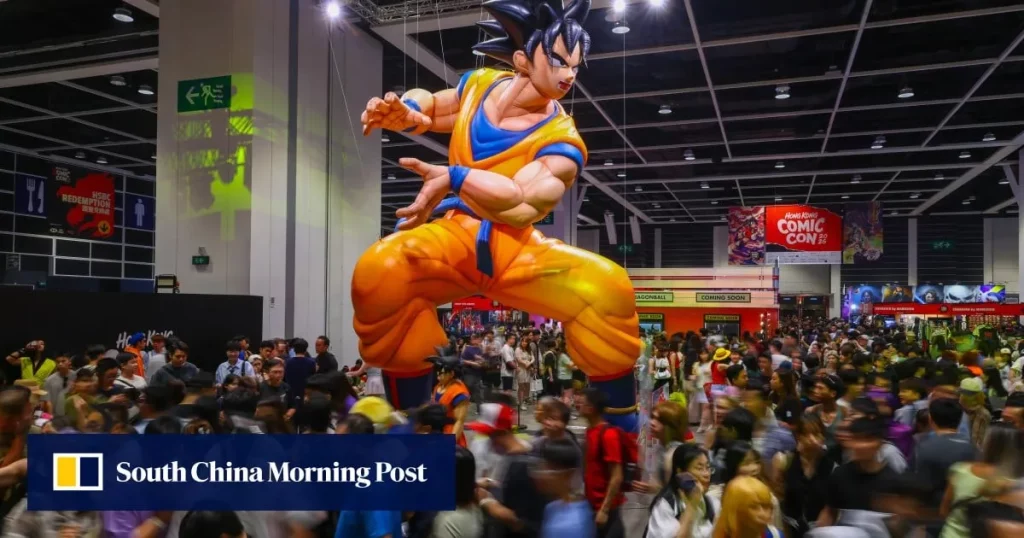Fãs de cultura pop lotam a primeira edição da Hong Kong Comic Con, com grandes estátuas de personagens icônicos como Goku de