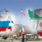 Planta nuclear com bandeiras do Irã e da Rússia, ilustrando cooperação energética entre os países. (Foto: tehrantimes.com)