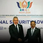 Seguranças nacionais de BRICS se cumprimentam em evento em Nova Déli, Índia. (Foto: rt.com)