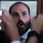 Em live, o ex-deputado voltou a criticar o PT, questionou decisões do governo e afirmou que a eleição de 2026 abrirá um novo ciclo político no país.