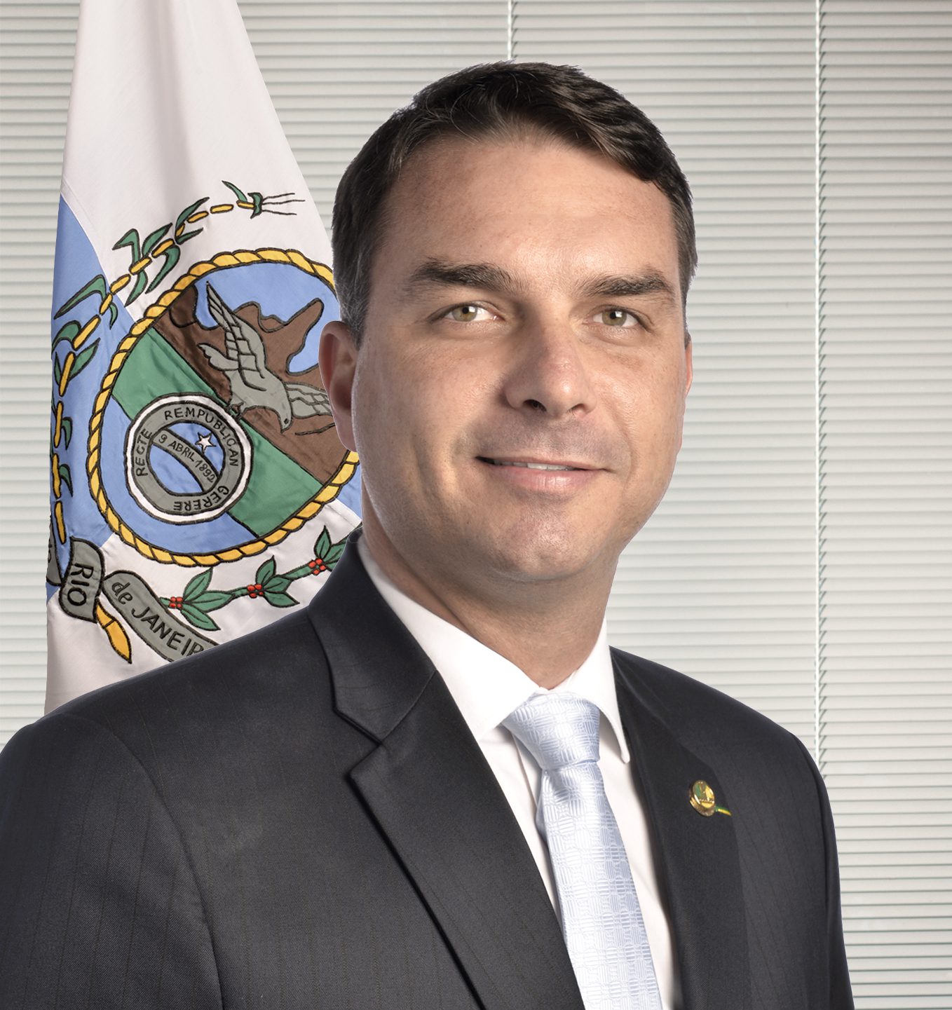 Tal pai, tal filho: Flávio Bolsonaro mente sobre urnas para diplomatas e repete roteiro que levou Jair à inelegibilidade