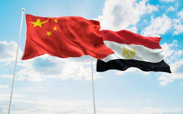 Relação entre Egito e China fortalece projetos estratégicos, amplia a integração econômica e reforça uma visão compartilhada de desenvolvimento internacional.